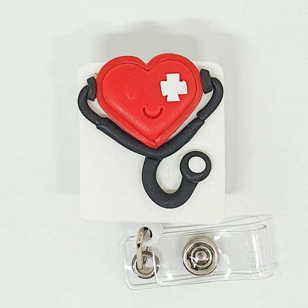 Porta ID Personalizado Corazón Rojo y Esteto Negro - Image 1